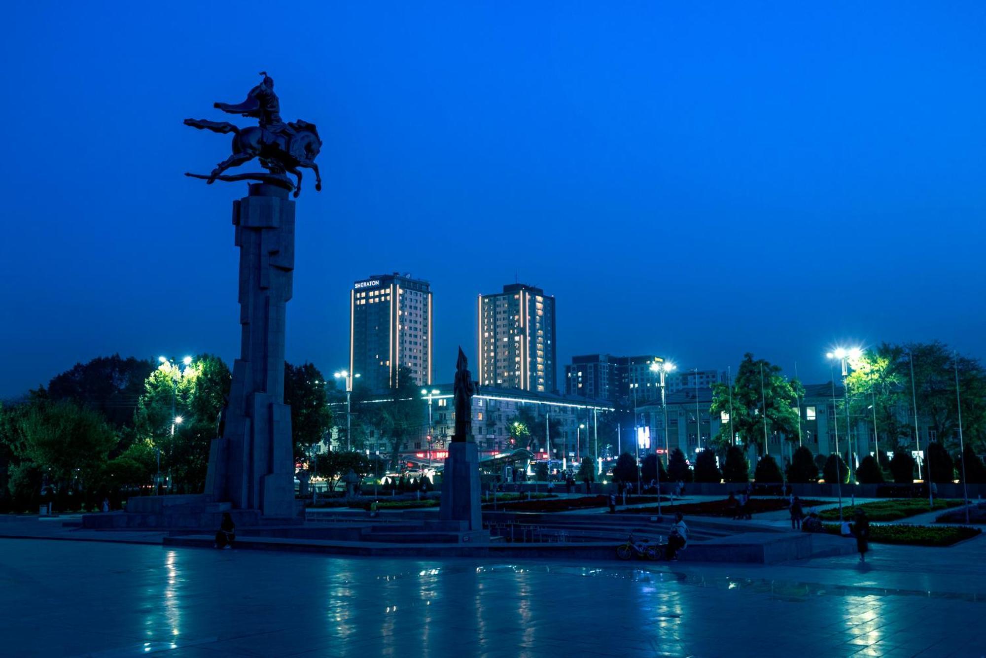 Sheraton Bishkek Esterno foto