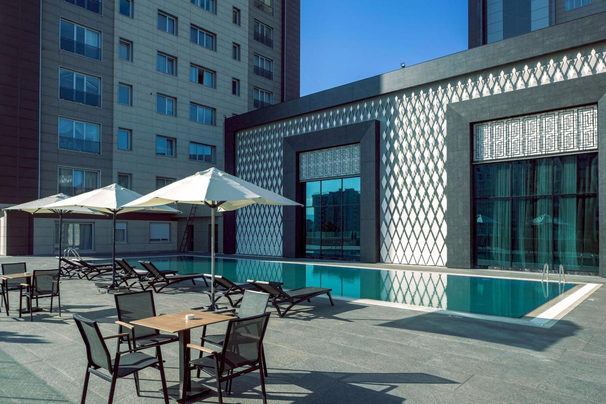 Sheraton Bishkek Esterno foto