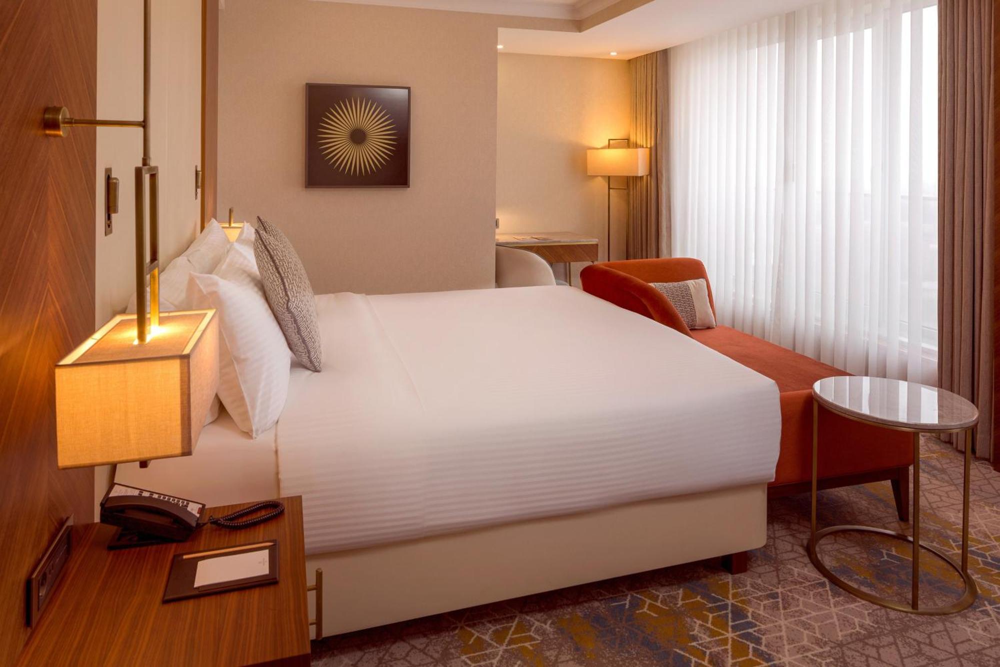 Sheraton Bishkek Esterno foto