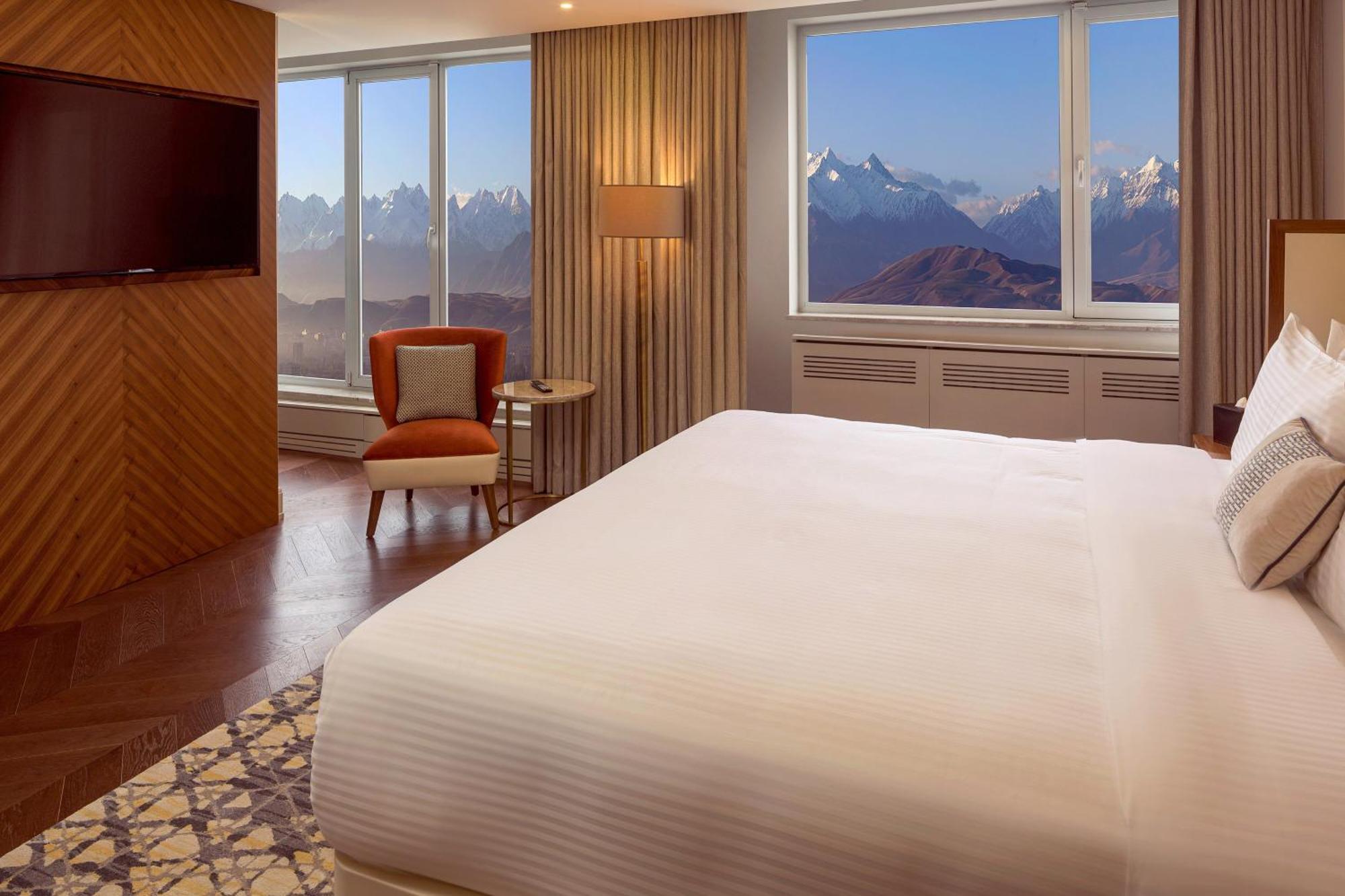 Sheraton Bishkek Esterno foto