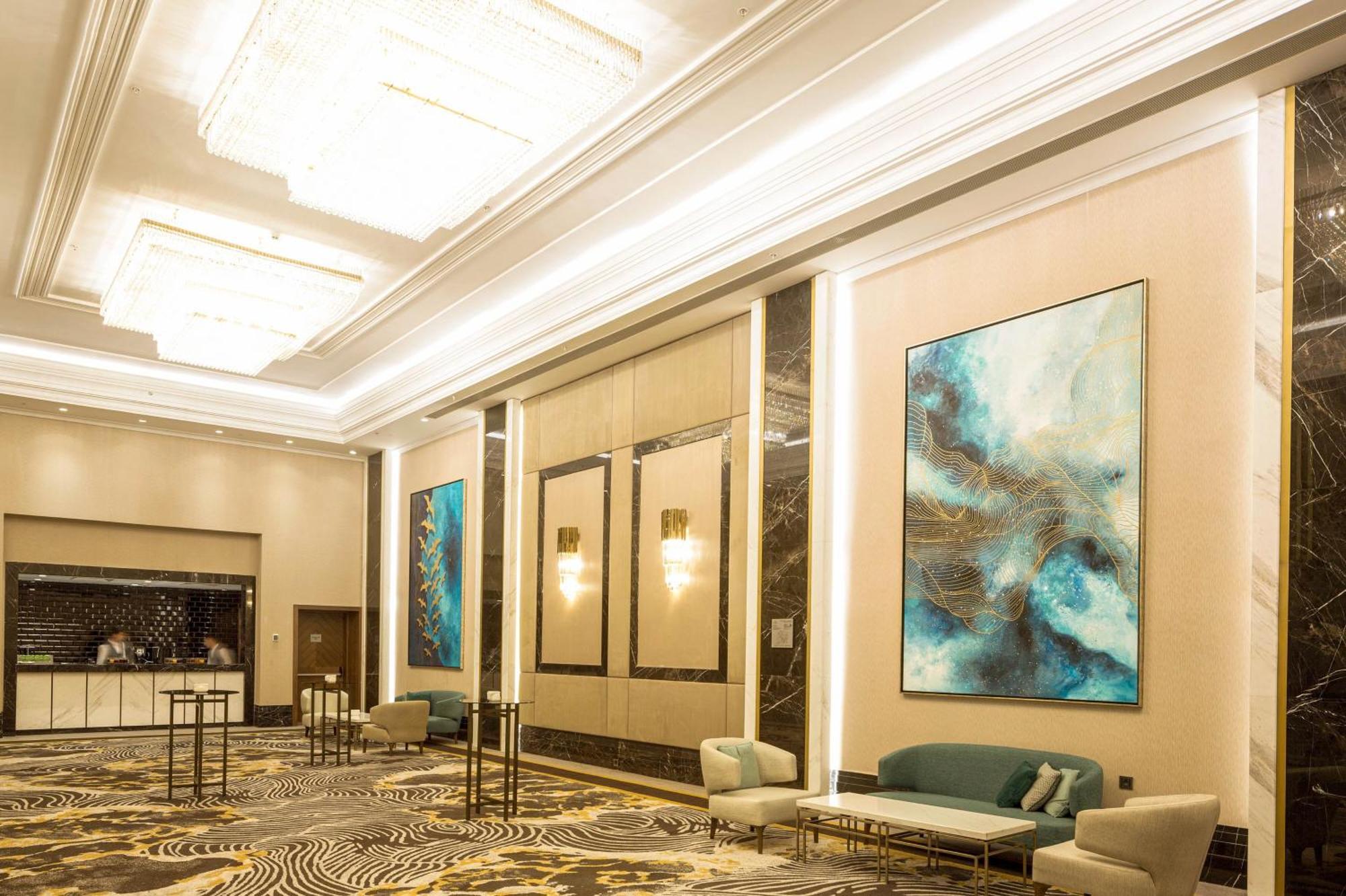 Sheraton Bishkek Esterno foto