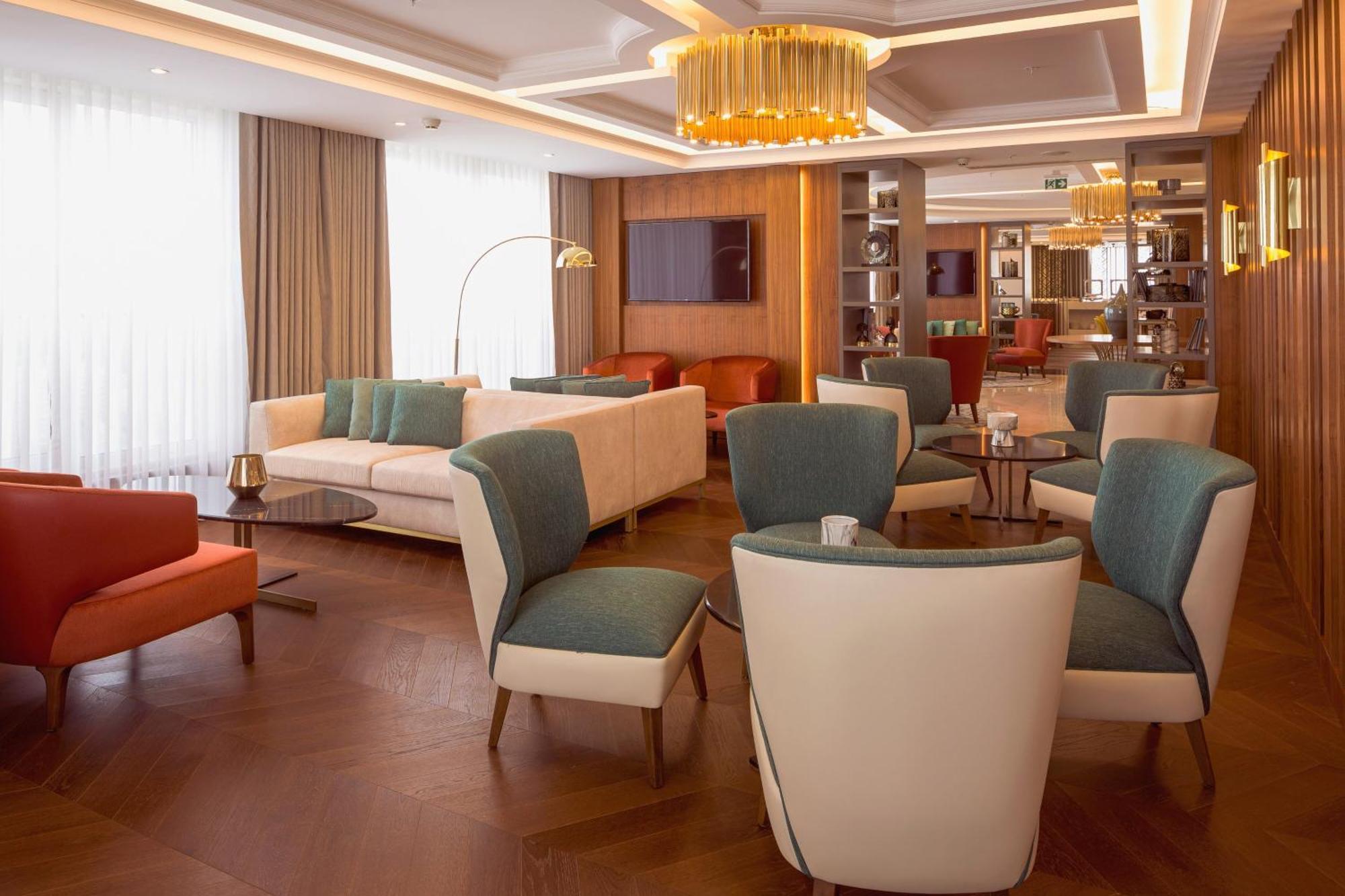 Sheraton Bishkek Esterno foto