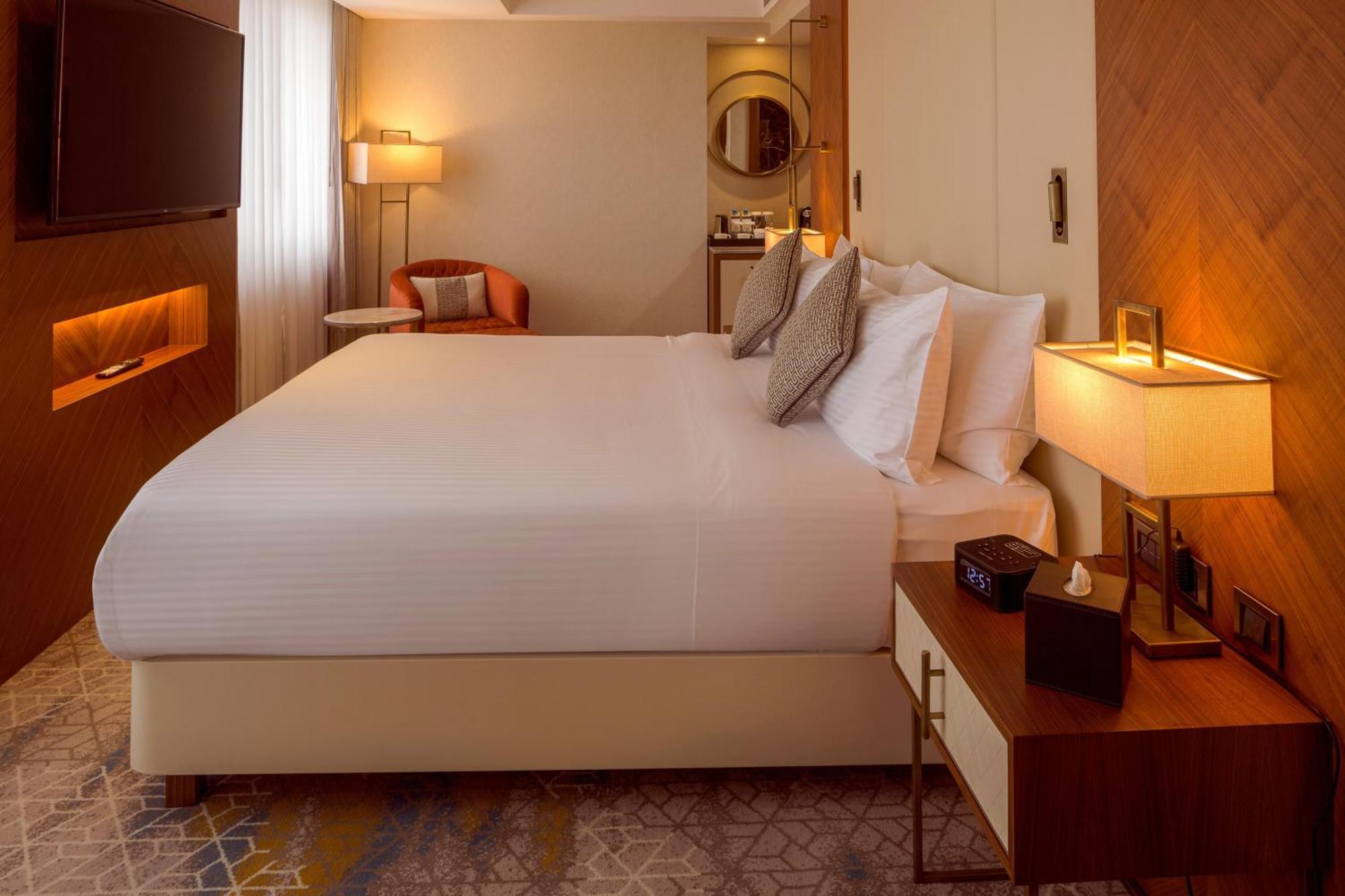 Sheraton Bishkek Esterno foto
