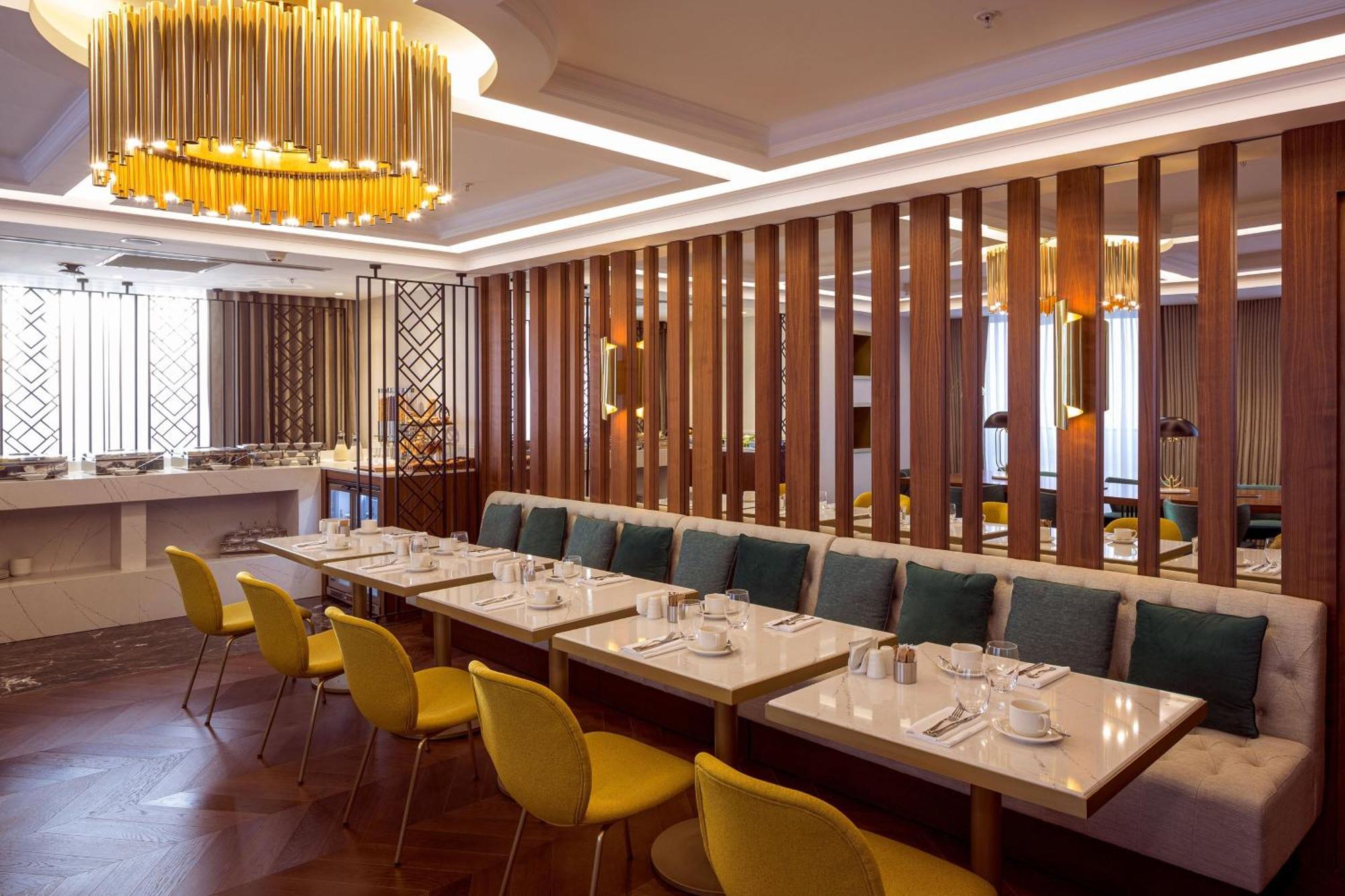Sheraton Bishkek Esterno foto