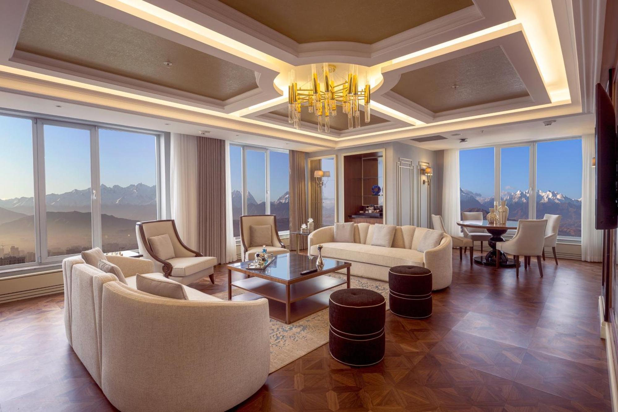 Sheraton Bishkek Esterno foto