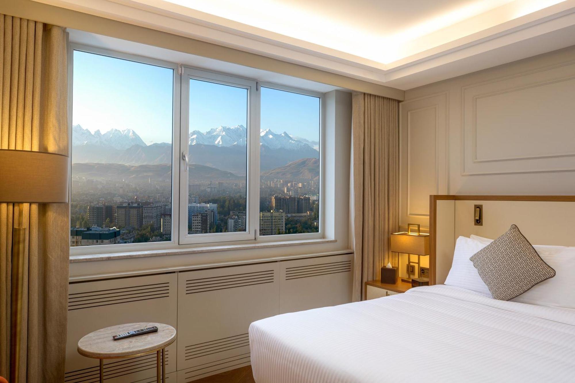 Sheraton Bishkek Esterno foto