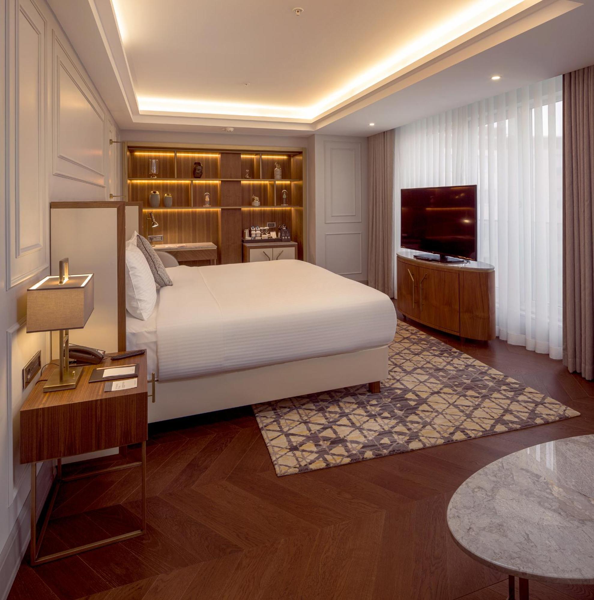 Sheraton Bishkek Esterno foto