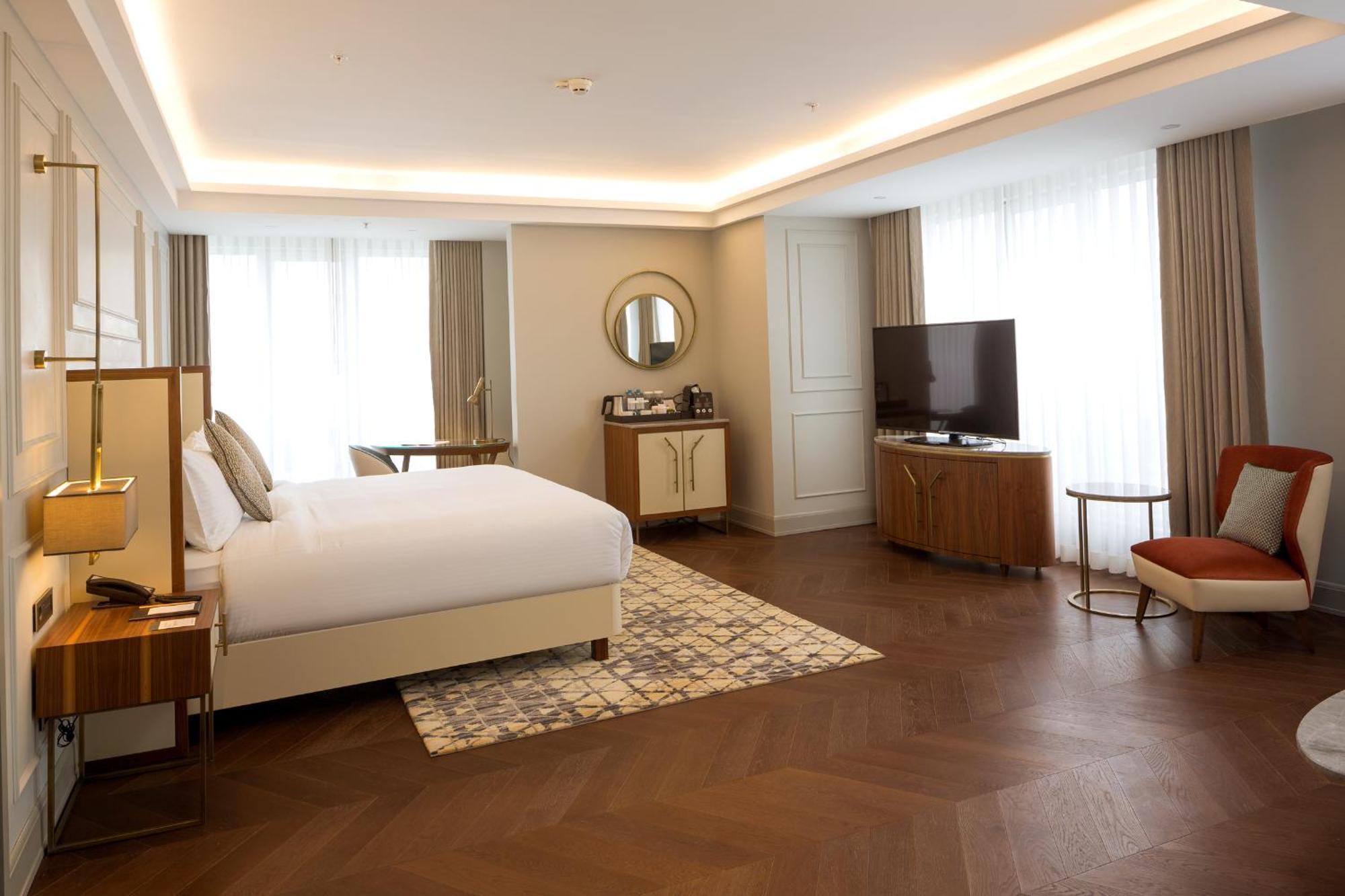 Sheraton Bishkek Esterno foto